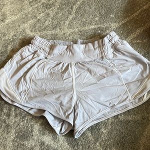 Lululemon hotty hot short 2.5”